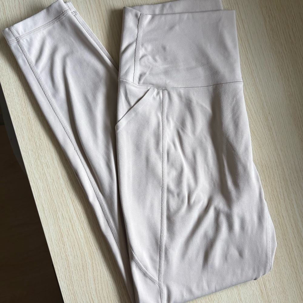 Ultra Stretch AIRism Leggings (With Pockets) Uniqlo
